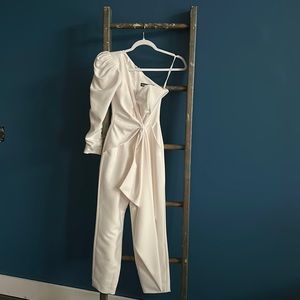 Lavish Alice, white pant suit. Asymmetrical , 1 shoulder, with puff sleeve.